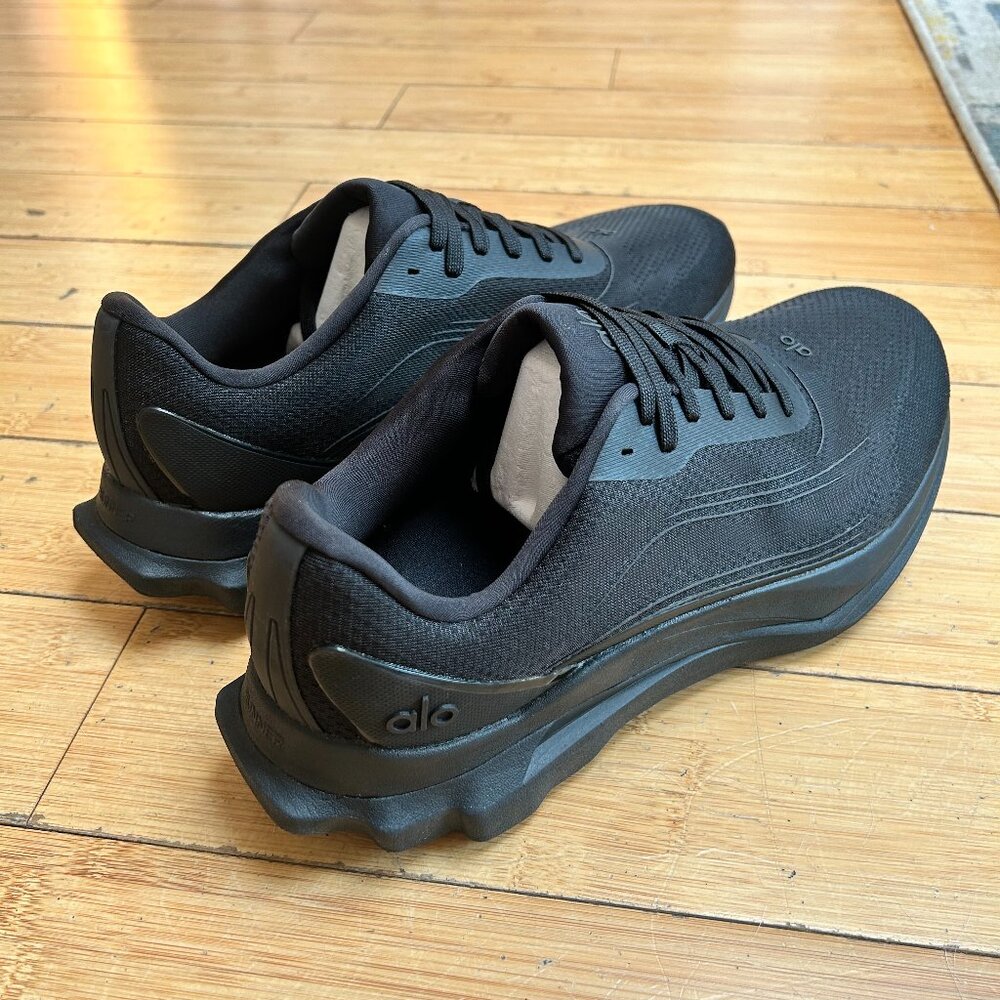 Alo Runner - Brand new, never worn